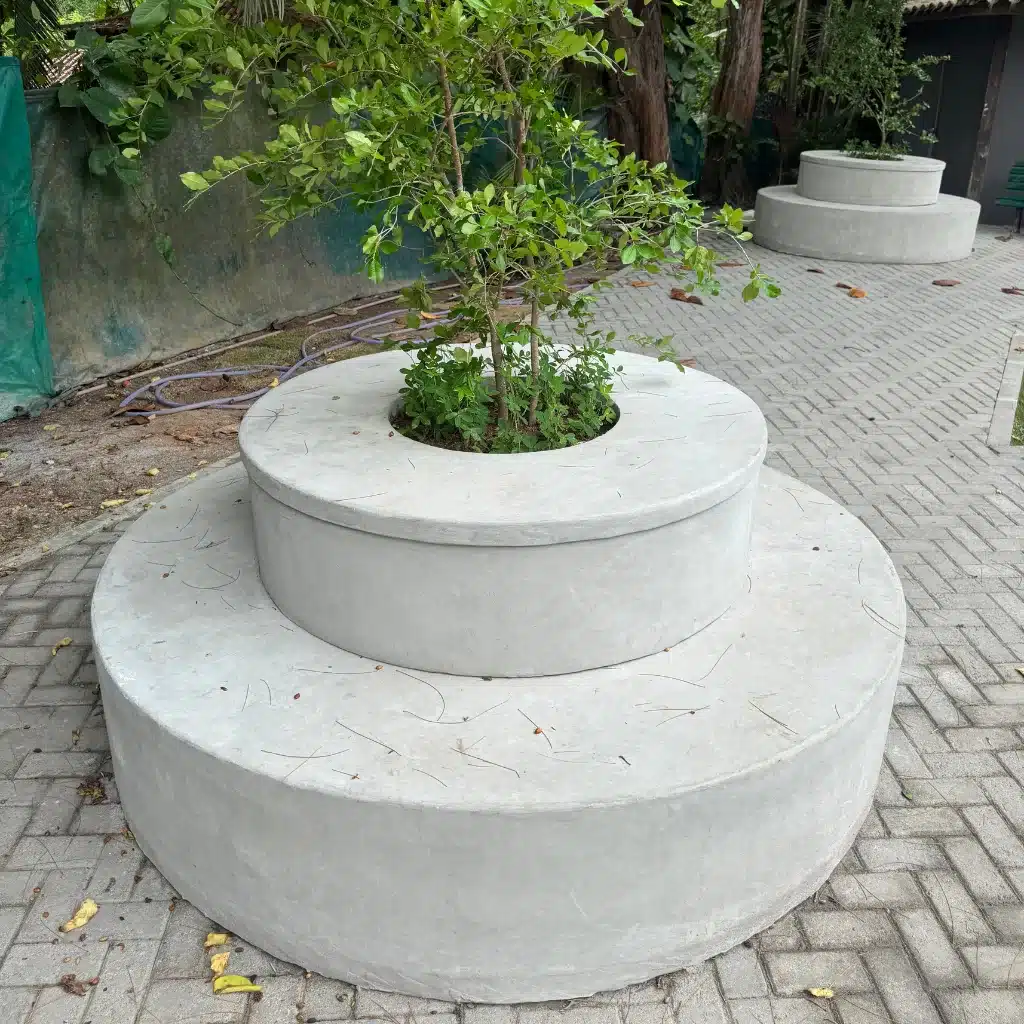 Floreira em Concreto Prisma