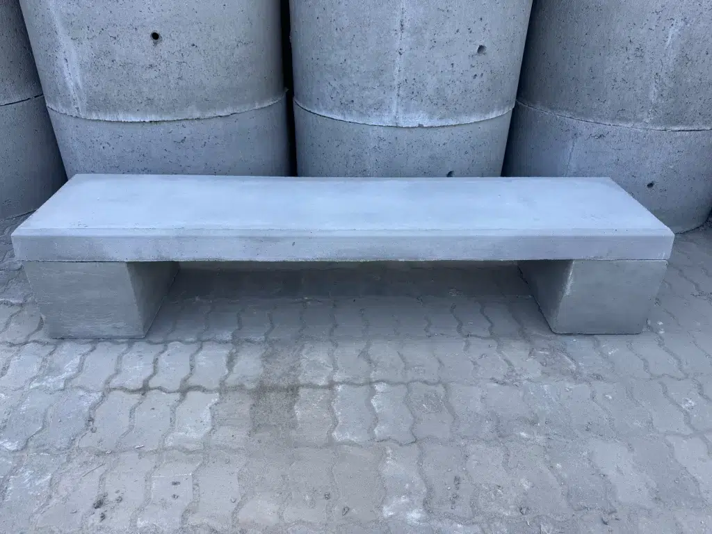 Banco reto 200x45x10 cm apoiado em blocos