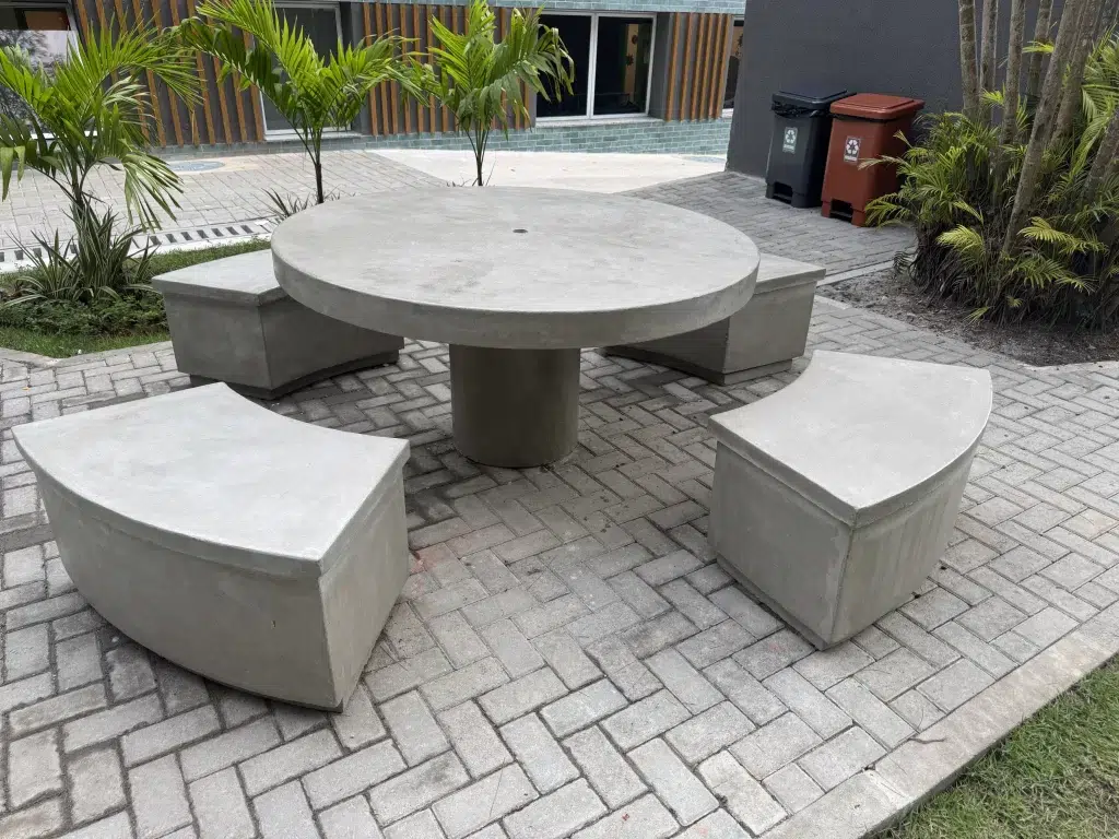 Banco Modular com mesa redonda